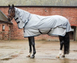 Mark Todd Showerproof Fly Rug